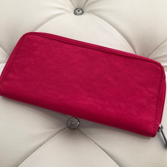 SOLD🐥Kipling Pink Extra Large Travel Passport - Picture 3 of 5